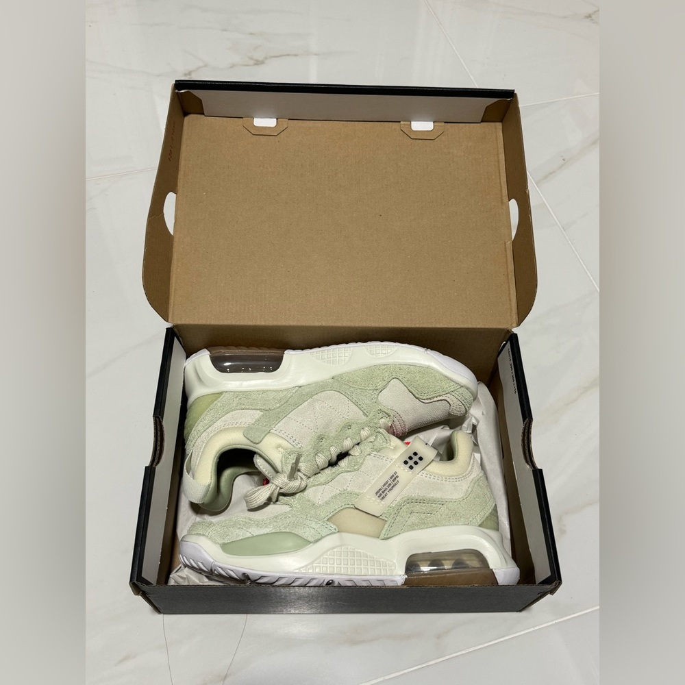 Jordan MA2 Honeydew women’s 6.5
